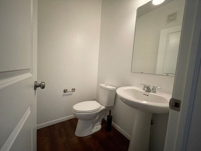 Foto del edificio - $2,100 | 3 Bedroom, 2.5 Bathroom Town Home | Pets Allowed | Available for August 1st Move-In!