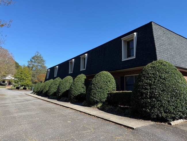 Photo - Private 2BD/1.5BA Townhouse in Prime NW Hi...