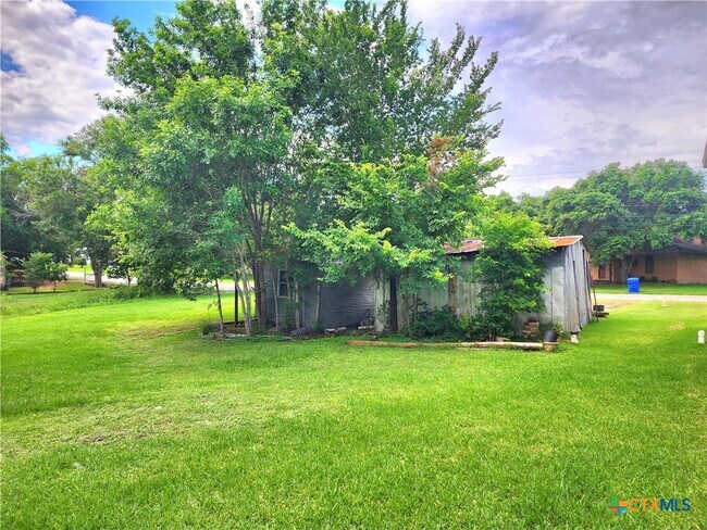 Building Photo - 502 Migl St