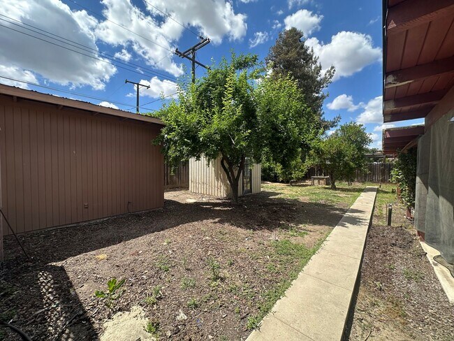 Building Photo - Spacious SE Visalia home coming soon!