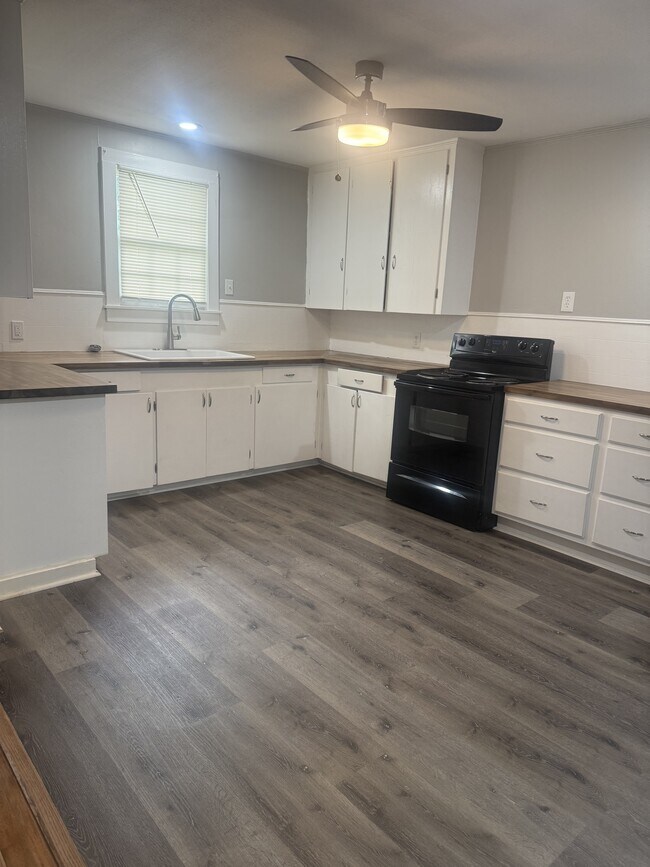 Foto del edificio - 916 E 6th St