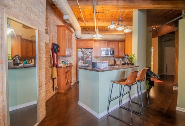 Building Photo - Large 1bed in River North!!
