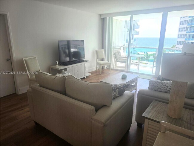 Foto del edificio - 5151 Collins Ave