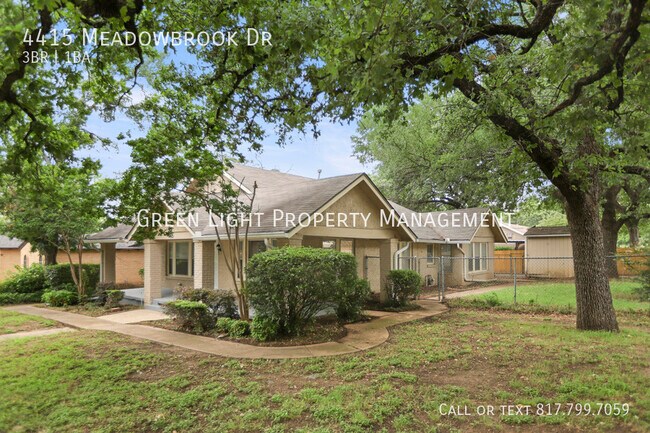 Foto del edificio - 4415 Meadowbrook Dr