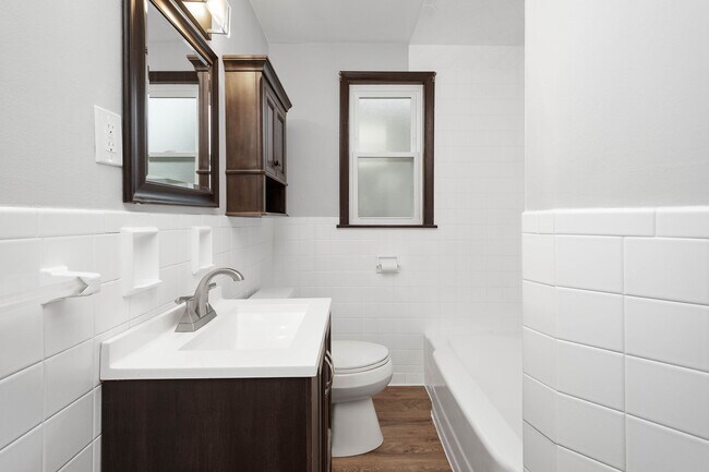 Building Photo - SENSATIONAL 4 BED, 2 BATH HOME AVAILABLE N...