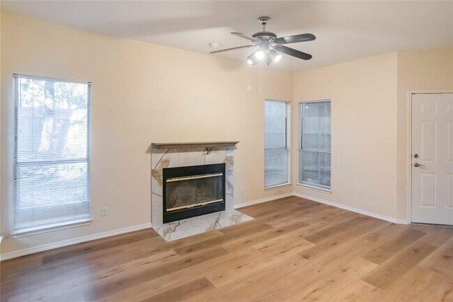 Foto del edificio - 5702 Taylor Draper Cove