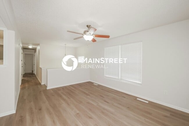 Building Photo - 3 Bedroom Pet-Friendly Home in BLUE SPRING...