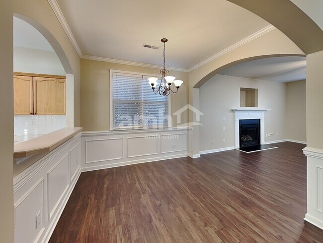 Foto del edificio - 7610 Rolling Meadows Ln