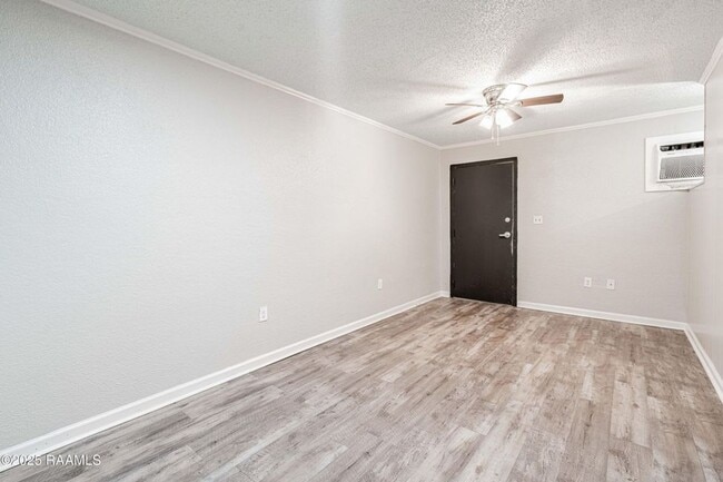 Building Photo - Newly Remodeled Units