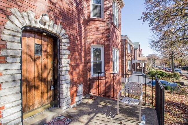 Foto del edificio - 7339 Dartmouth Ave