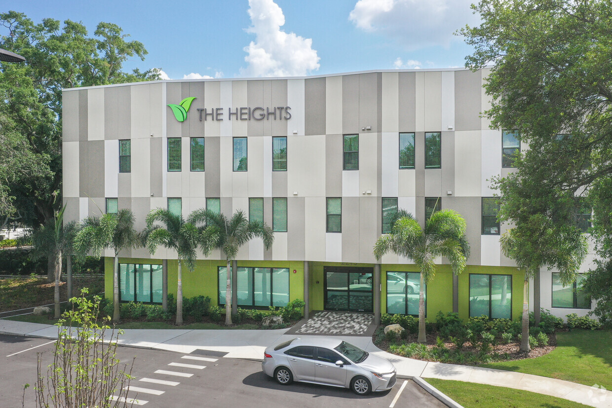 Building Entrance - The Heights at Gracepoint