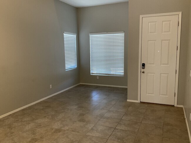 Building Photo - 4069 S Vineyard Ave