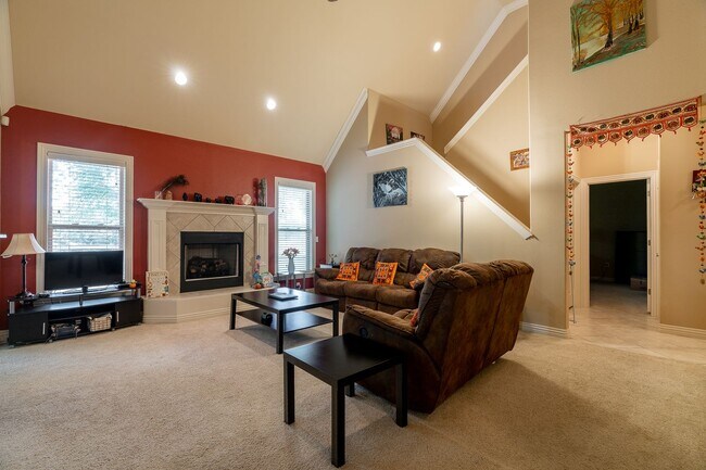Foto del edificio - Furnished beautiful 4bd/2.5bth home located in the Clabber Creek Subdivision!! Open to various le...