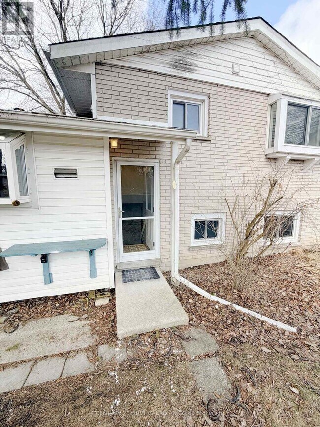 Photo du bâtiment - 711 Algoma Ave