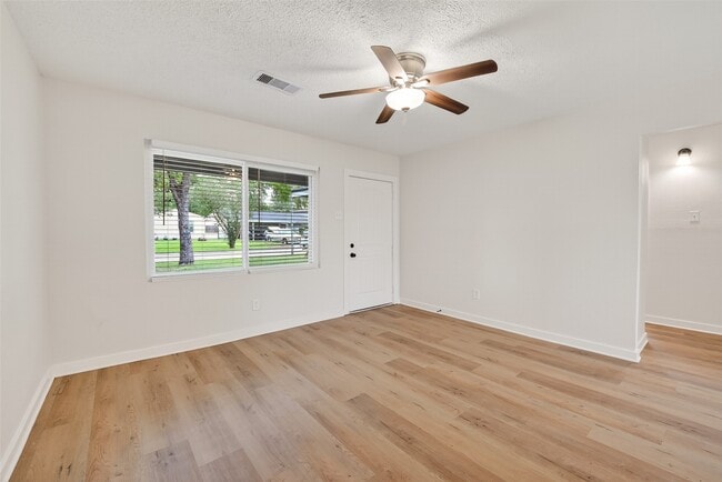 Building Photo - 3808 Sherbrook Rd