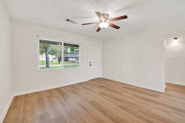 Foto del edificio - 3808 Sherbrook Rd