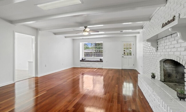 Foto del edificio - 392 Shadydale Dr