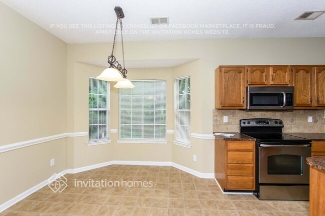 Foto del edificio - 1327 Yorkshire Pl NW