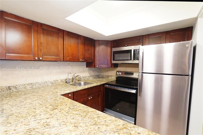 Foto del edificio - 2715 Tigertail Ave