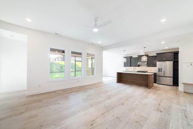 Building Photo - 808 Napa Dr