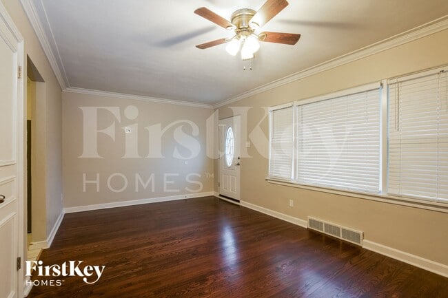 Foto del edificio - 9946 MacKenzie Rd