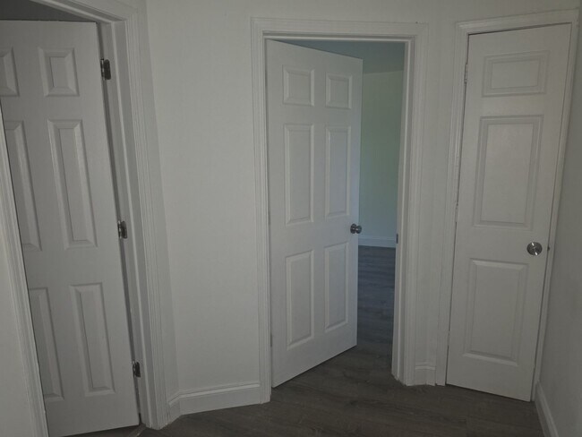 Foto del edificio - 1 Bedroom Available now!