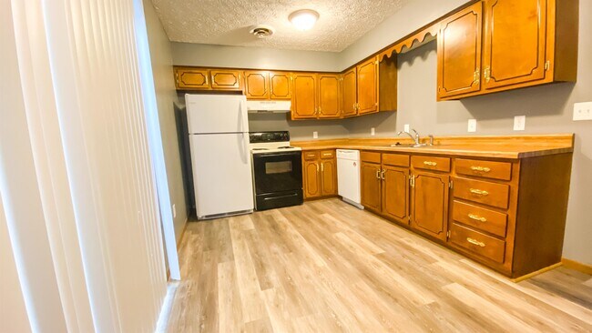 Building Photo - 303 Country Villa Ln