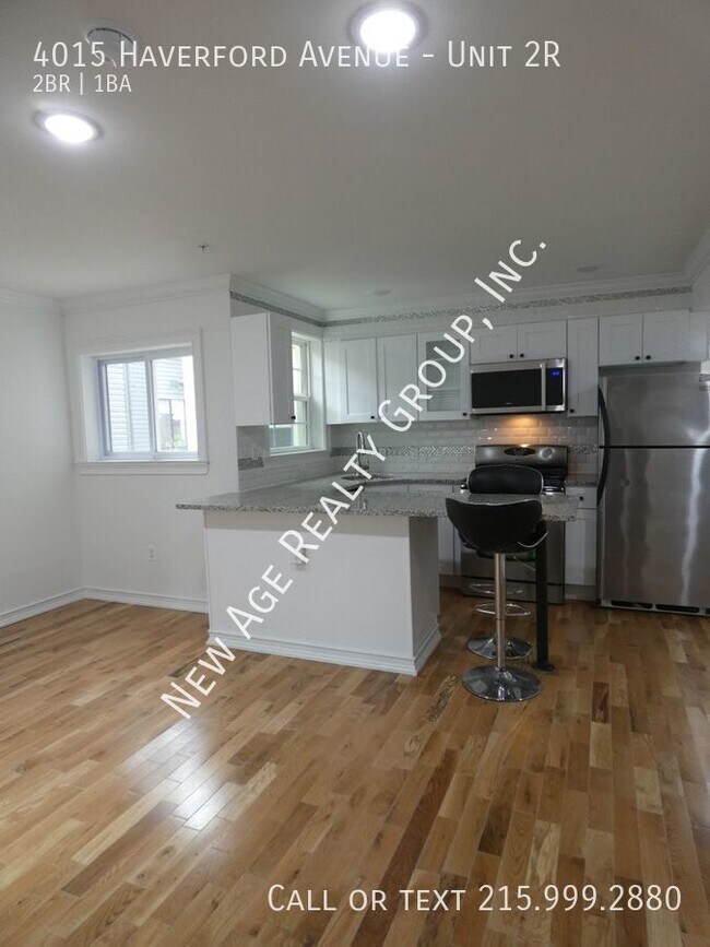 Building Photo - Gorgeous, Recently Renovated 2 Bedroom 1 B...