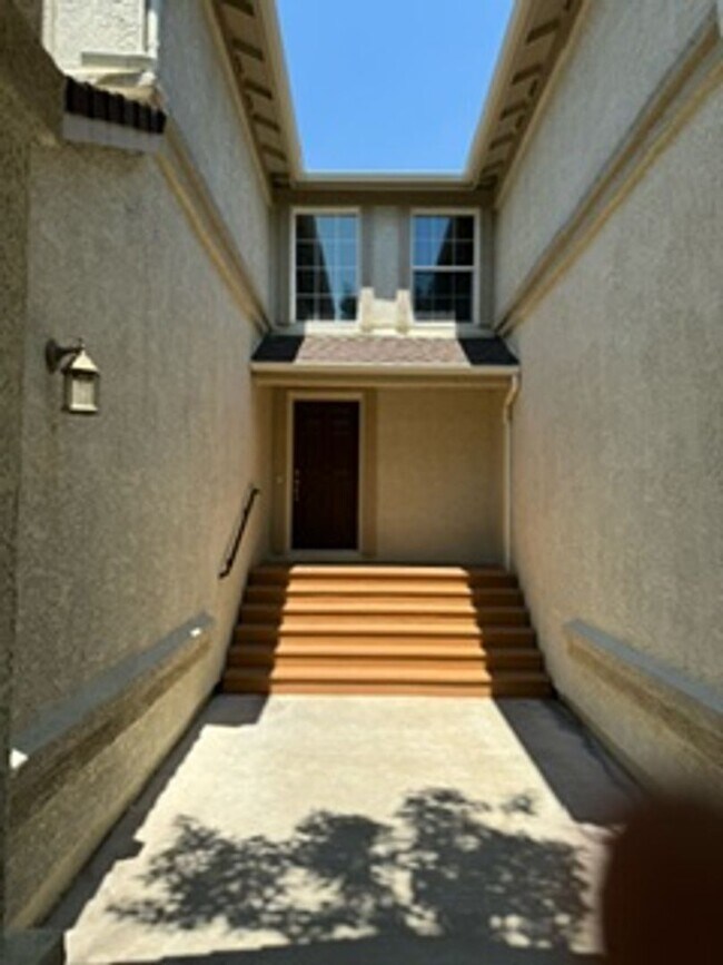 Foto del edificio - 1825 Resistol Dr