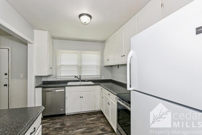 Foto del edificio - Spacious 3 Bed Corner Lot Near South High & I-235