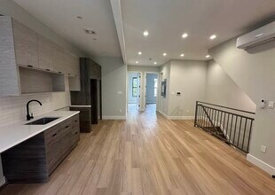 Building Photo - 90 Harman St