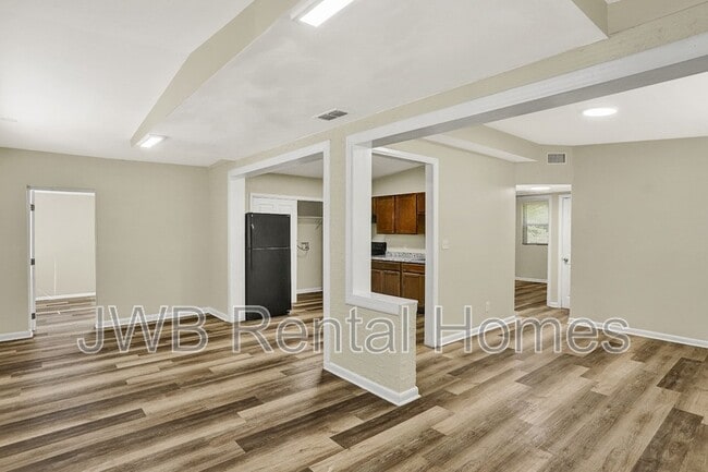 Building Photo - 9131 12th Ave