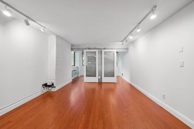 Building Photo - 300 Newark St.