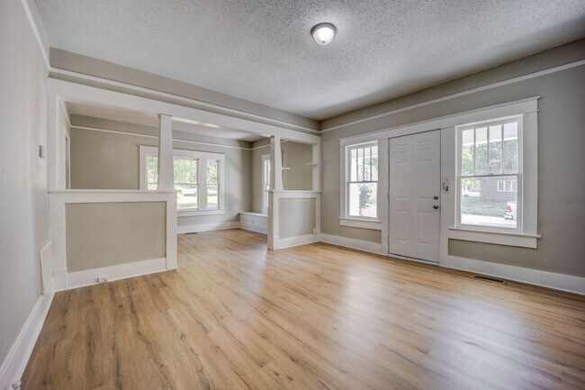 Foto del edificio - Freshly Updated 2 Bedroom House