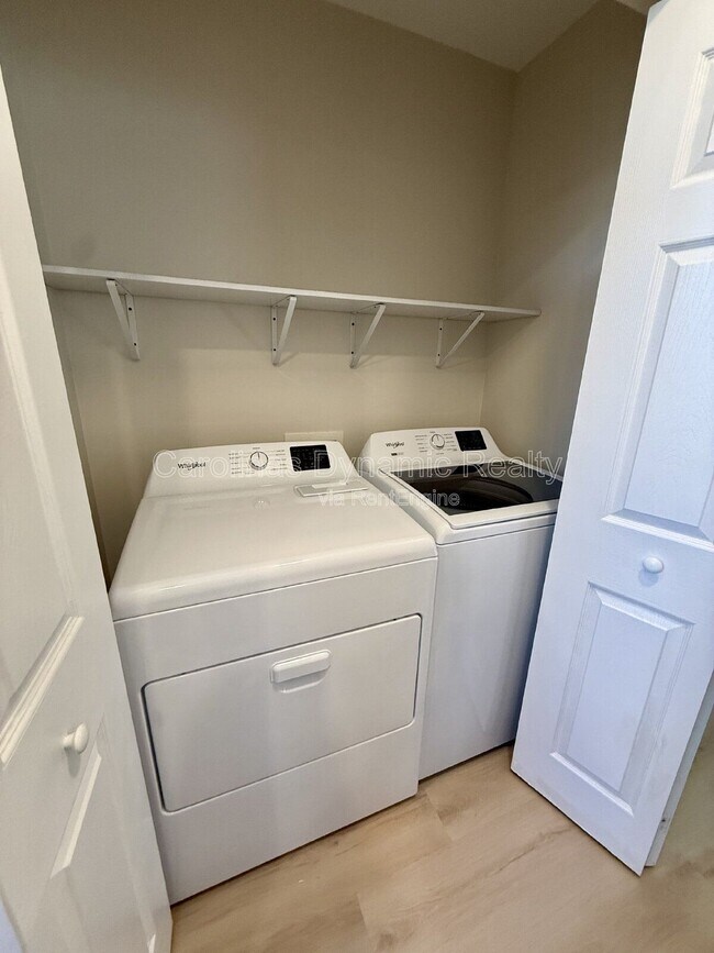 Foto del edificio - 8811 Roseton Ln