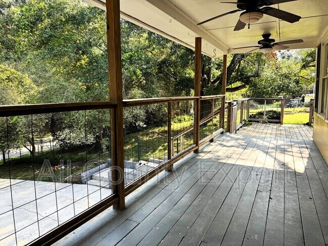 Foto del edificio - 9215 Long Hollow Rd