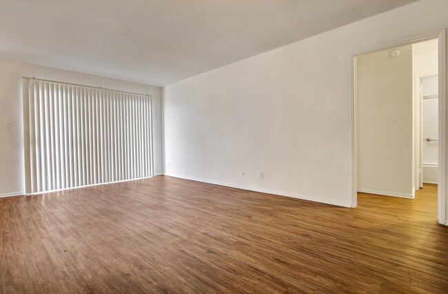 Foto del edificio - 8501 S Sepulveda Blvd