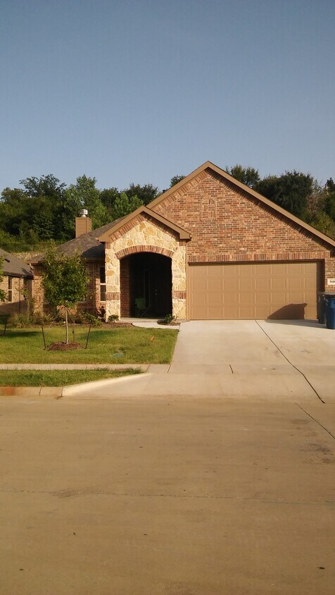 Primary Photo - 5686 Mountain Hollow Dr