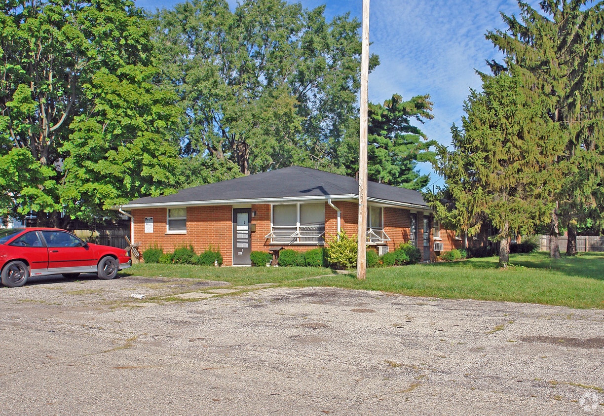 Building Photo - 1805 Roslyn Ave