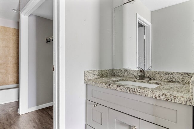 Foto del edificio - 8713 Village of Fondren Dr