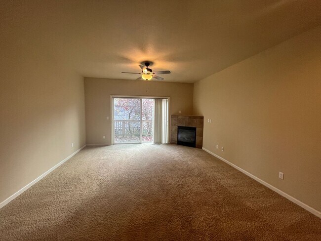 Building Photo - Well-Maintained Townhome in Desirable SW Portland
