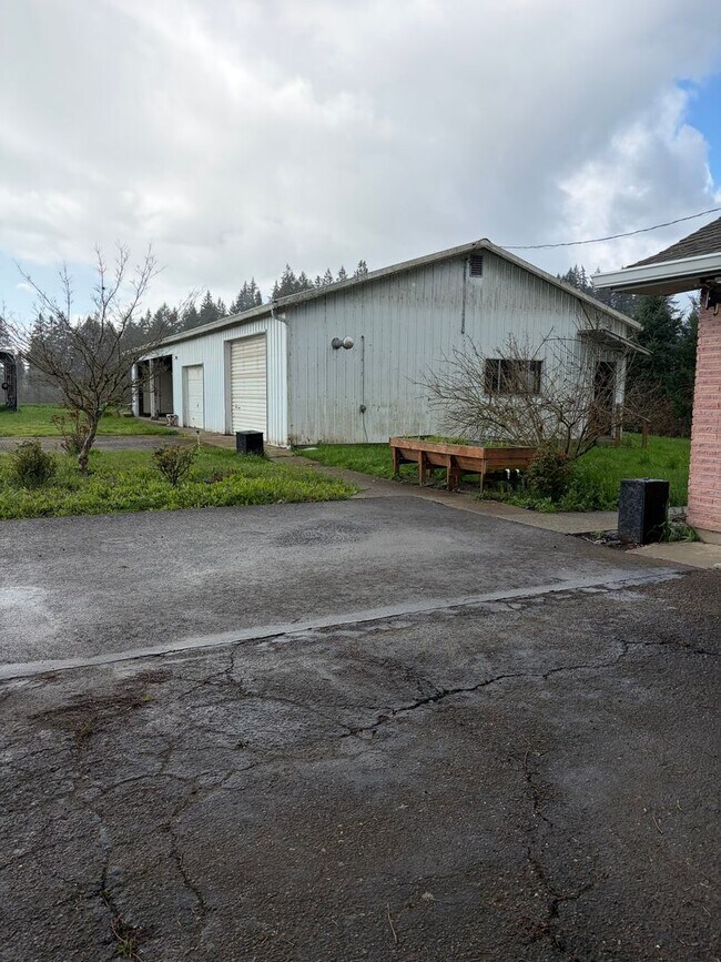 Foto del edificio - Large home on rural property in Carlton
