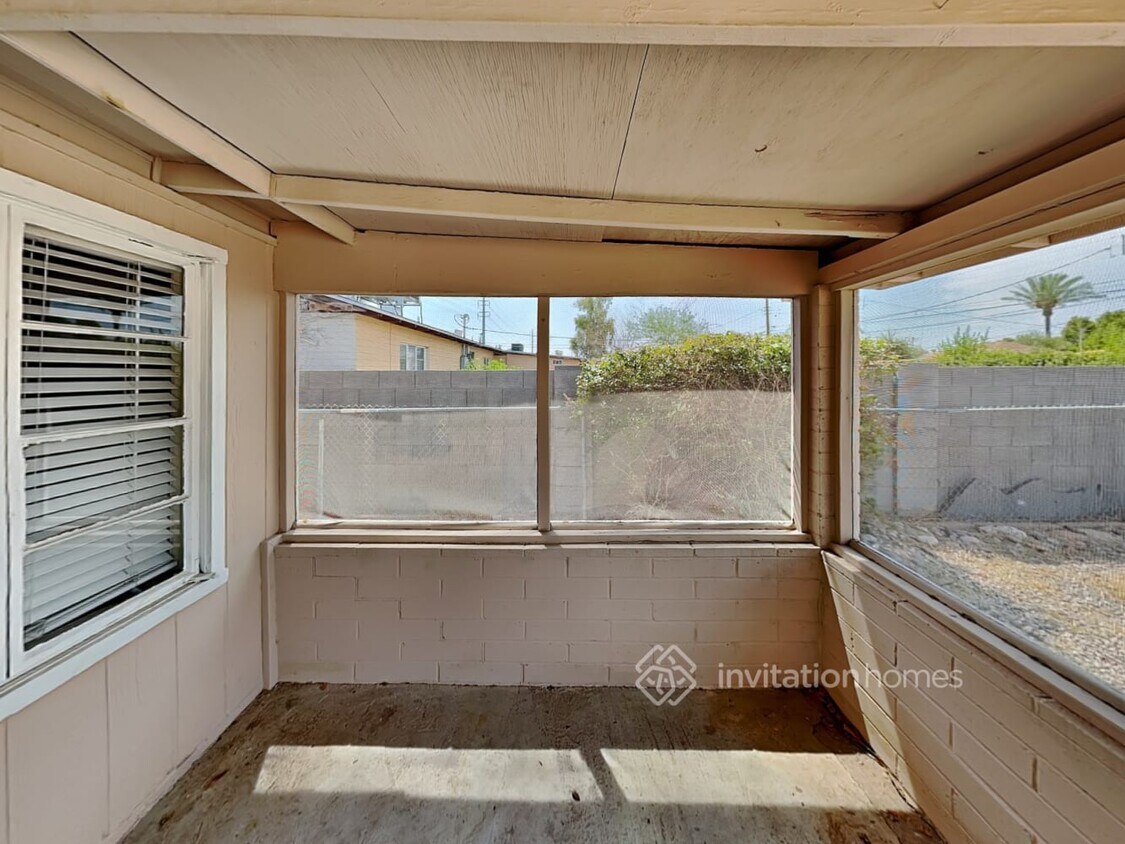 Primary Photo - 1832 W University Dr