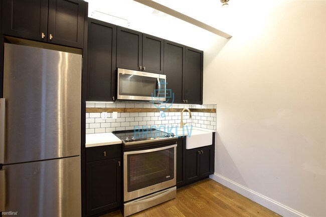 Building Photo - 3 br, 1 bath  - 221 Clarkson Ave 3F