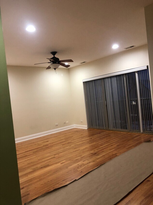 Living room - 1830 N Keystone Ave