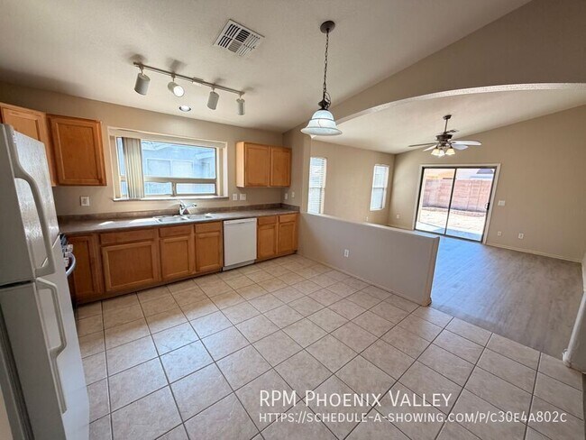 Foto del edificio - 15991 W Moreland St