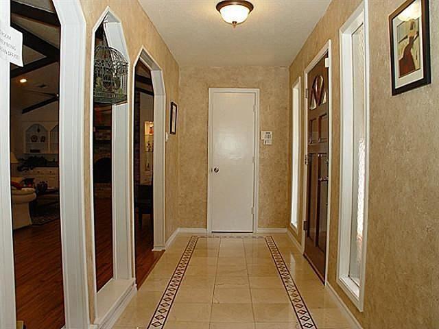 Building Photo - 16105 Longvista Dr