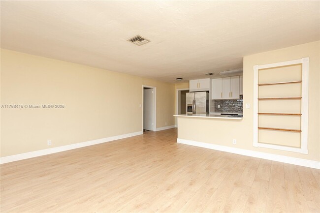 Foto del edificio - 6617 Simms St