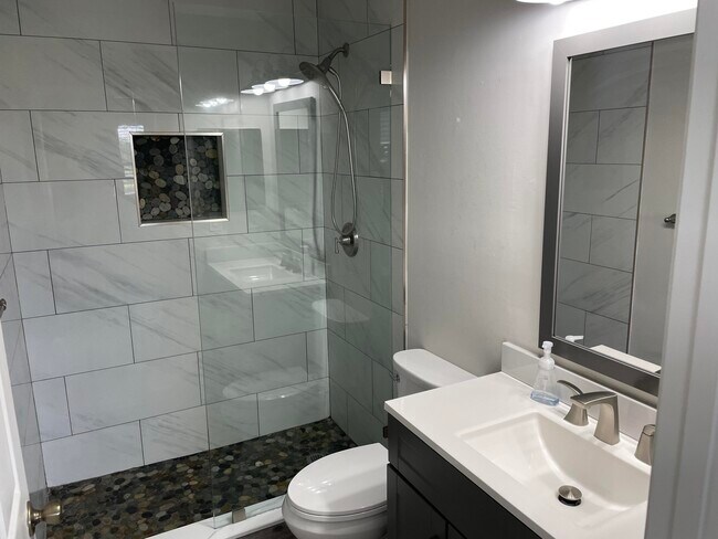 Building Photo - 3031 SE Aster Ln