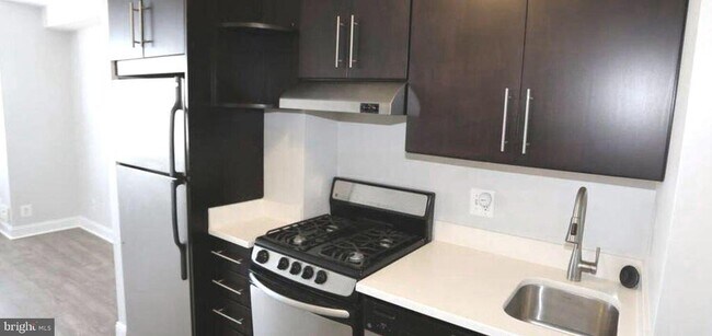 Foto del edificio - 5500 Friendship Blvd